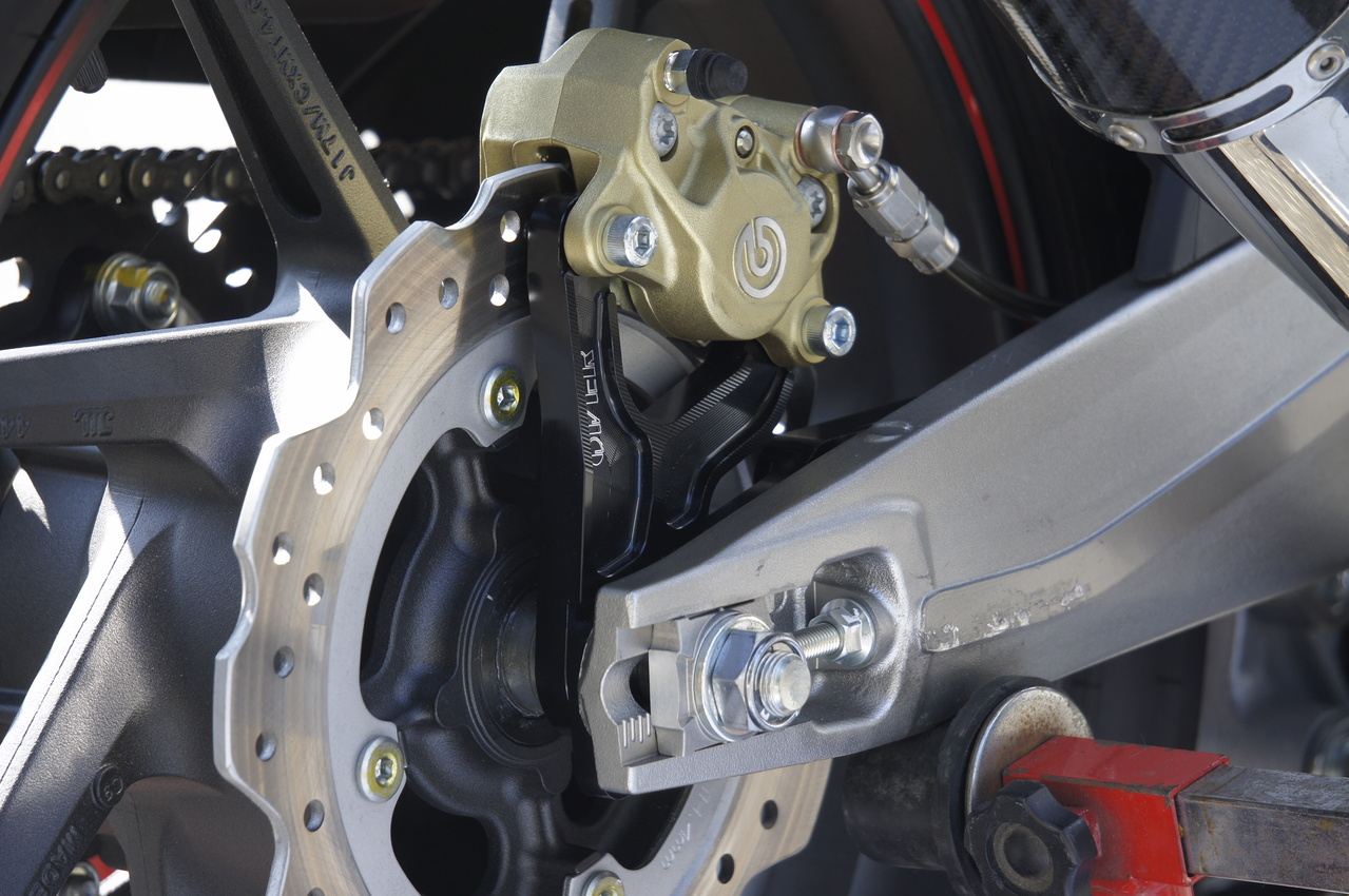 Rキャリパーサポート BLK ブレンボ2P(カニ)用 CBR250RR ブラックアルマイト仕上げ 1個