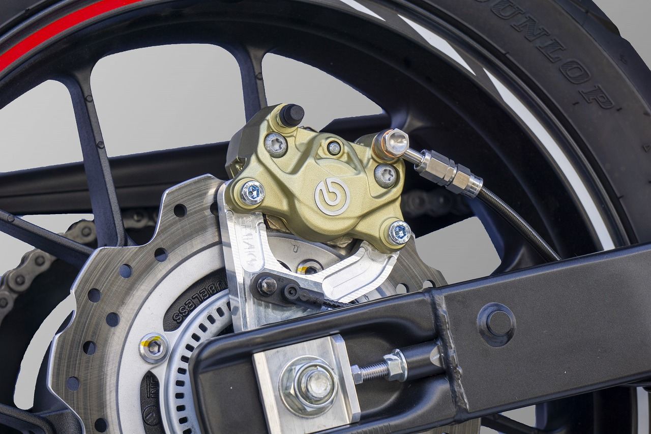 Rキャリパーサポート BLK ブレンボ2P CBR400R 16-18/19-21 ブラック 1個