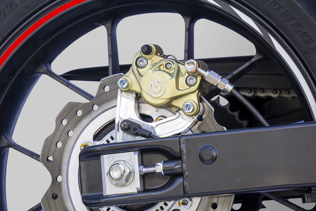 Rキャリパーサポート BLK ブレンボ2P CBR400R 16-18/19-21 ブラック 1個