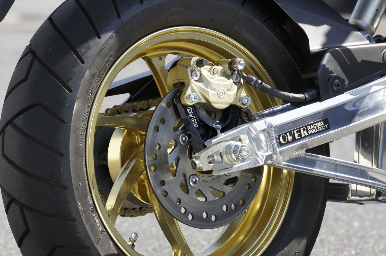 R Caliper Support Brembo 2P Up-Mount GROM 13-24 Black Anodized Finish, 1 pc.