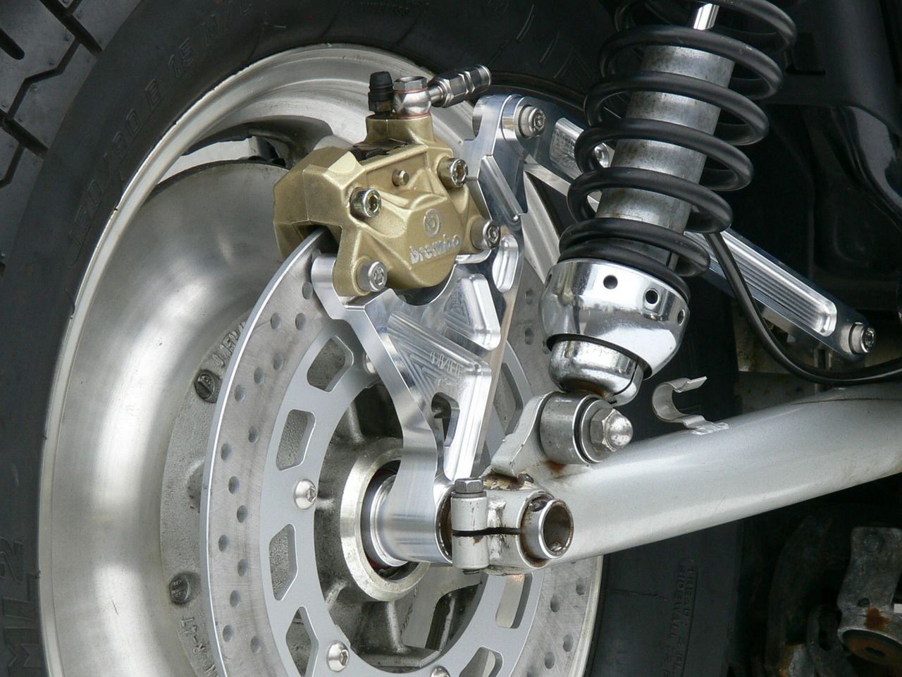 Rキャリパーサポート ブレンボ2Pカニ/84mm V-MAX1200 1個