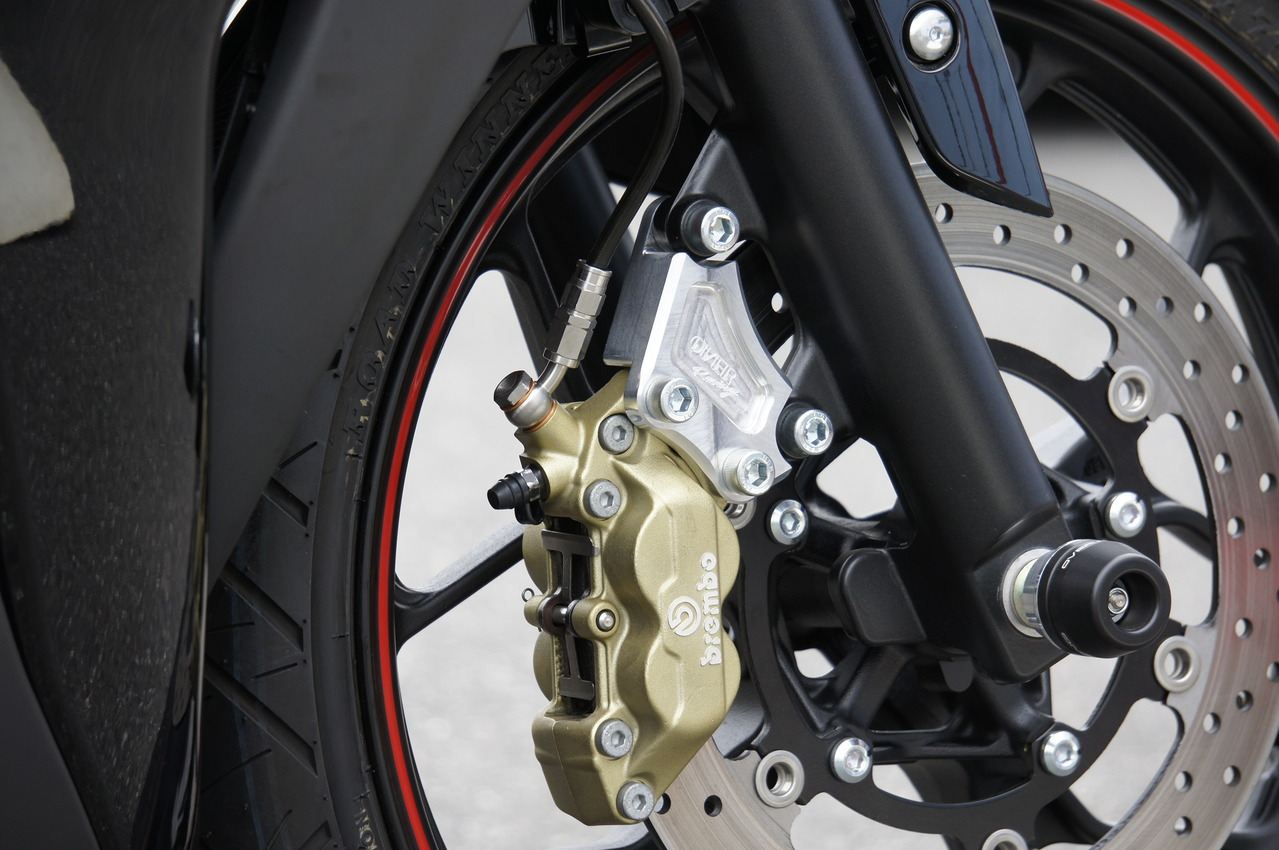 Front Caliper Support Brembo 4P/40mm YZF-R25 Silver Anodized Finish 1 pc.
