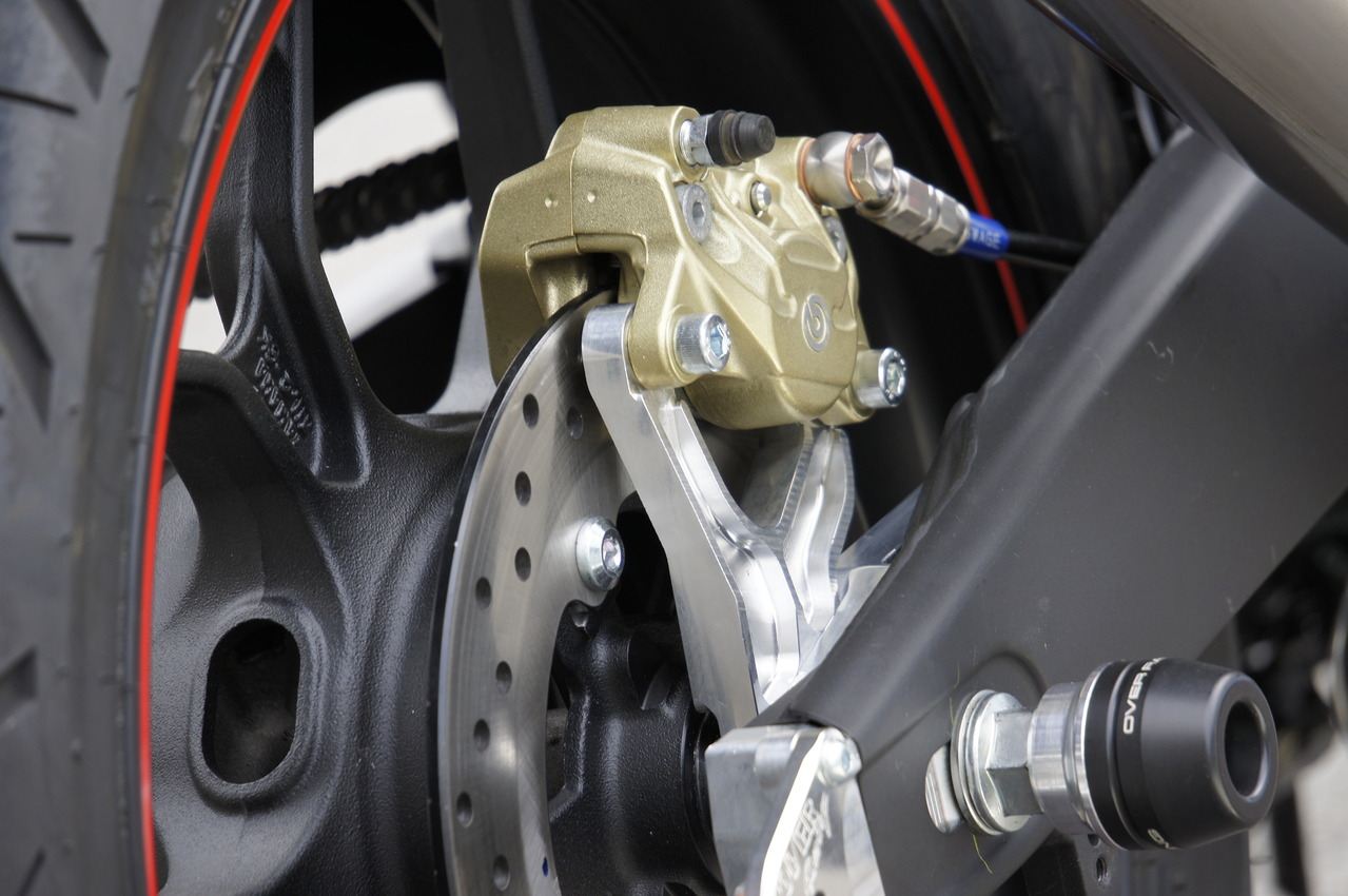 Rear caliper support for Brembo 2-pot (crab) calipers, YZF-R25, silver anodized finish, 1 pc.