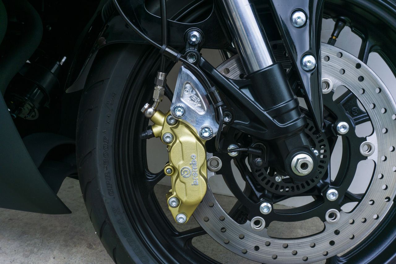 Fキャリパーサポート ブレンボ4P/40mm YZF-R25 19-/YZF-R3 19- シルバー 1個