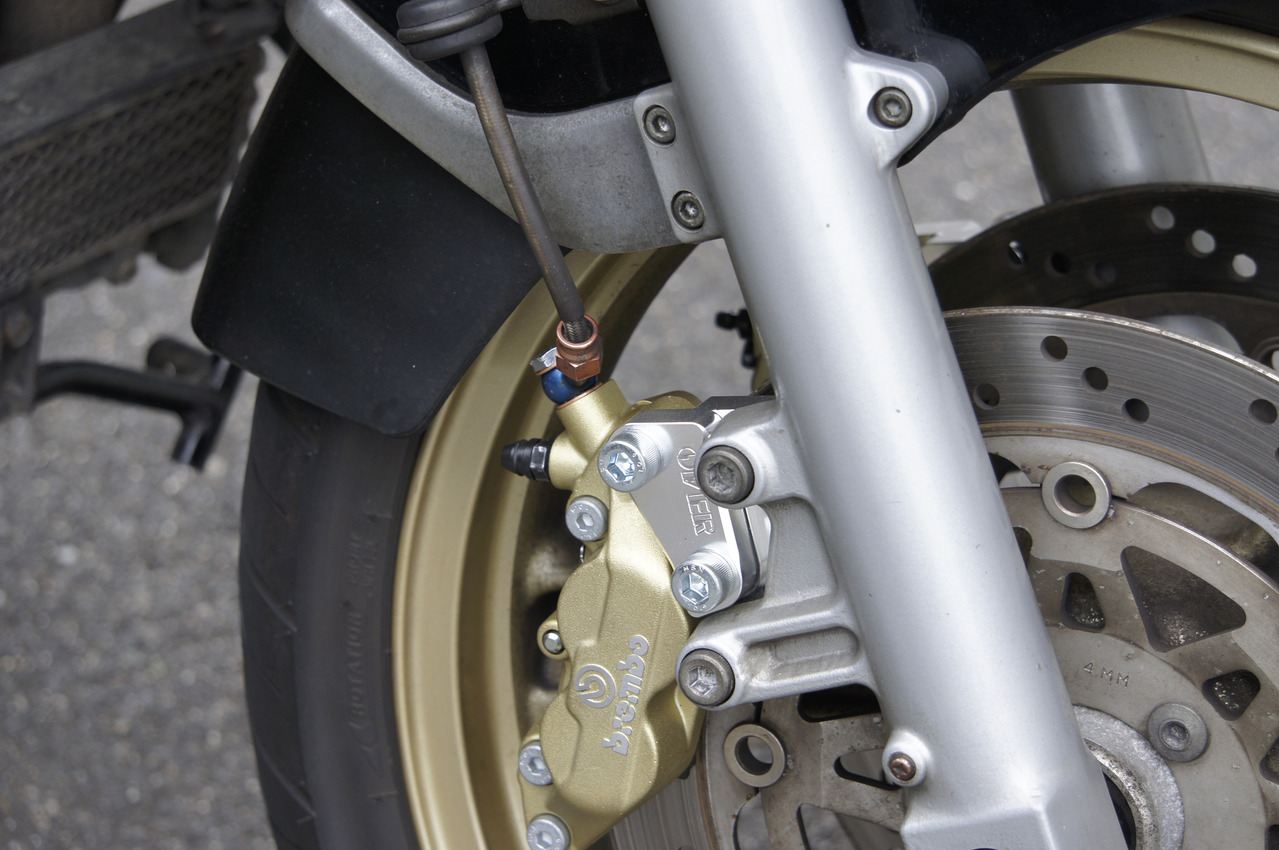 Fキャリパーサポート ブレンボ4P/40mm GPZ900R シルバーアルマイト仕上げ 左右セット