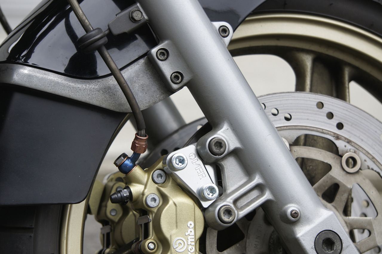 Fキャリパーサポート ブレンボ4P/40mm GPZ900R シルバーアルマイト仕上げ 左右セット