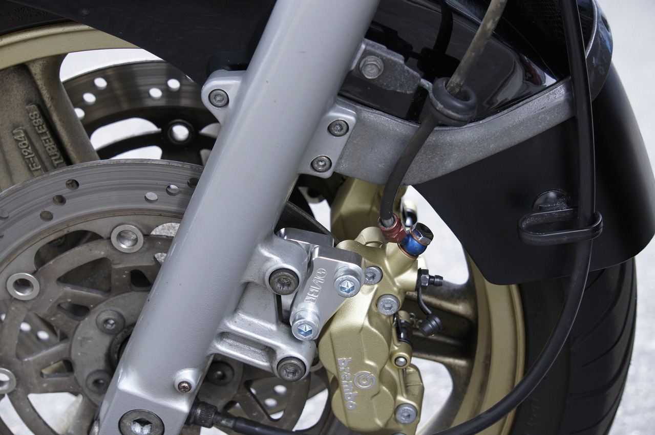 Fキャリパーサポート ブレンボ4P/40mm GPZ900R シルバーアルマイト仕上げ 左右セット