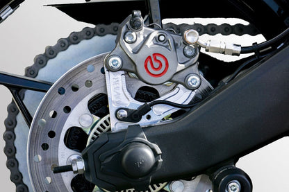 Rキャリパーサポート SIL ブレンボ2P/84mm ZX-25R シルバーアルマイト仕上げ 1個