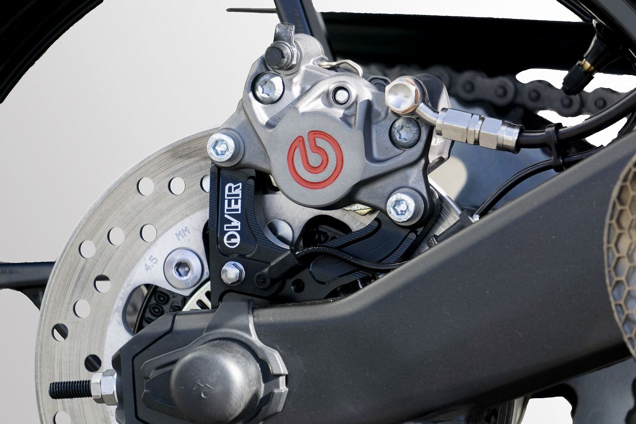 Rキャリパーサポート BLK ブレンボ2P/84mm ZX-25R ブラックアルマイト仕上げ 1個