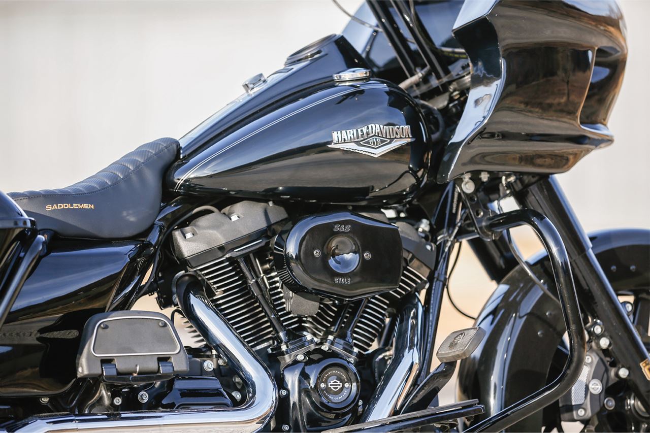 ステルスエアクリーナーキット トリビュート M8 グロスブラック ソフテイル ツーリング