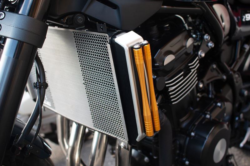 ラジエターサイドロッド ゴールド×ブラック Z900RS CAFE