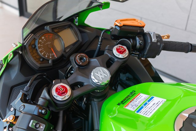 ステムトップキャップ ブラック ZX-25R