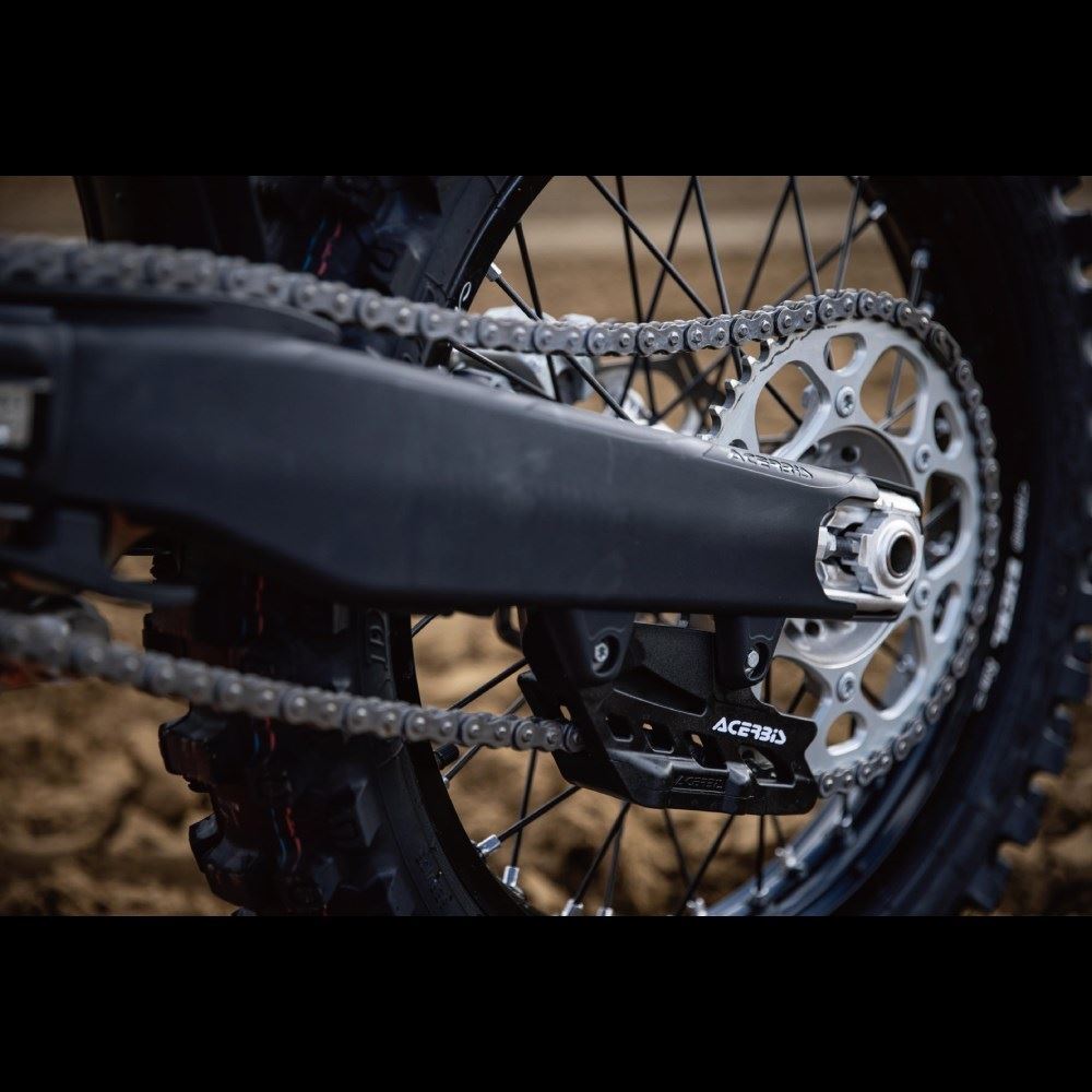 スイングアームプロテクション シルバー/ブラック SX-F FC FE FX等