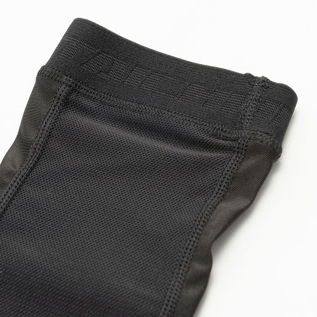 TRV087 ステルスCE ニーガード(スリム) ブラック Mサイズ 左右セット