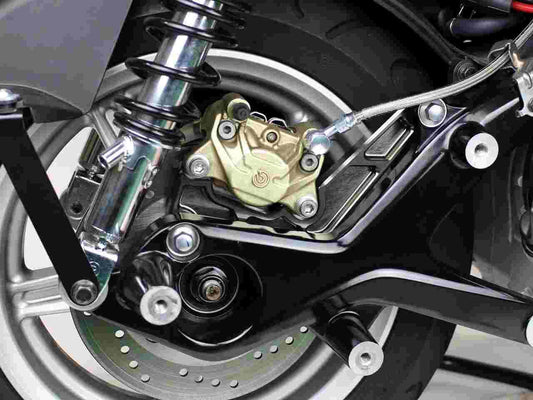 リアブレンボ2podキャリパーサポート チタン シグナスX-SR