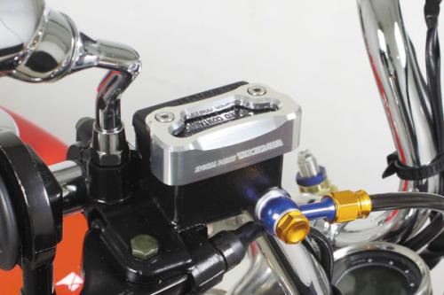 マスターシリンダーガード 汎用 シルバー