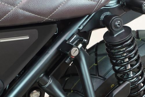 ヘルメットホルダーセット シート下 ブラック CL250 CL500